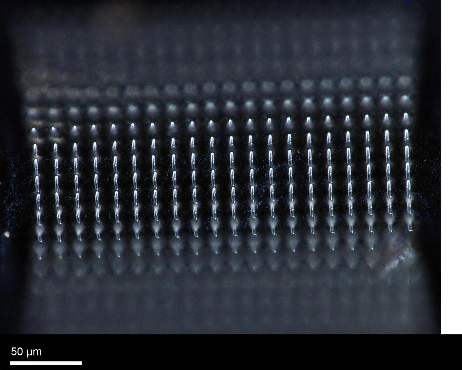 2 µm pillars in HSQ